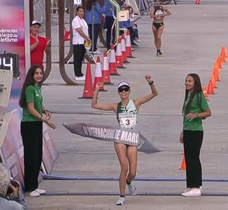 Alegna González triunfa en el Medio Maratón de la Coruña