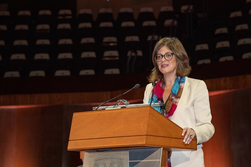 La ministra de Educación, María Victoria Angulo, habla en un evento.