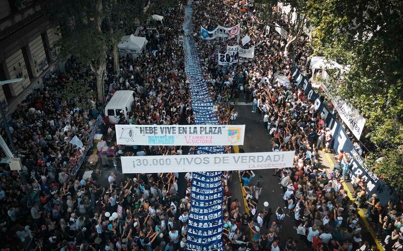 Multitudinaria marcha en Argentina por el Día de la Memoria