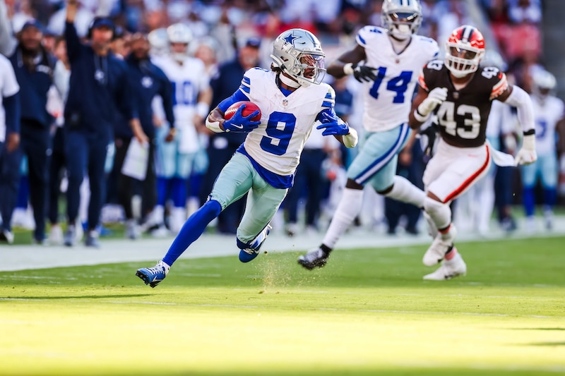 Dak Prescott corre para un touchdown