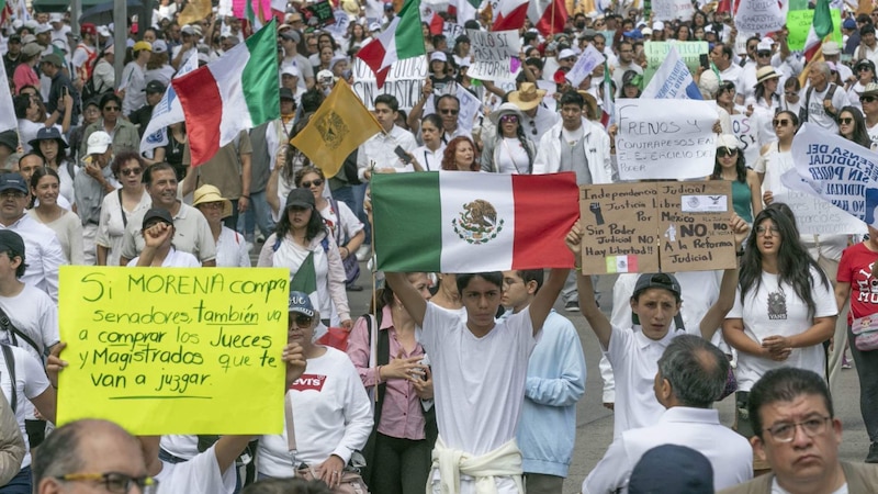 Marcha en México contra la reforma judicial de AMLO