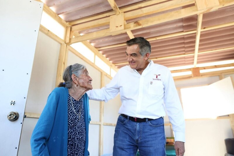 Visita a una anciana en su casa