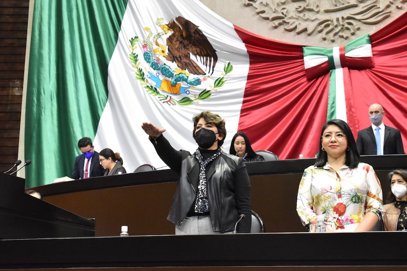 La diputada mexicana Margarita Zavala toma juramento en el Congreso de la Unión