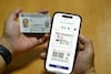 Entrega IECM credenciales para votar desde el extranjero