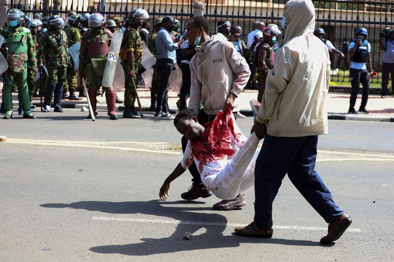 Policía reprime manifestación en Kenia