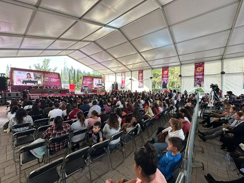 Conferencia sobre la importancia de la educación en el desarrollo de la sociedad