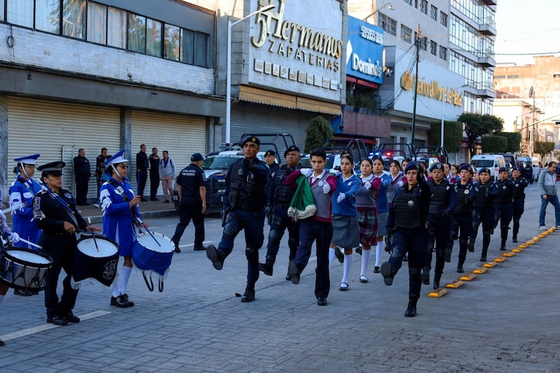 Desfile de la policía en la Ciudad de México