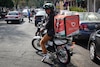 Menos robos, mismo riesgo: comerciantes y repartidores siguen siendo blanco fácil de inseguridad en CDMX