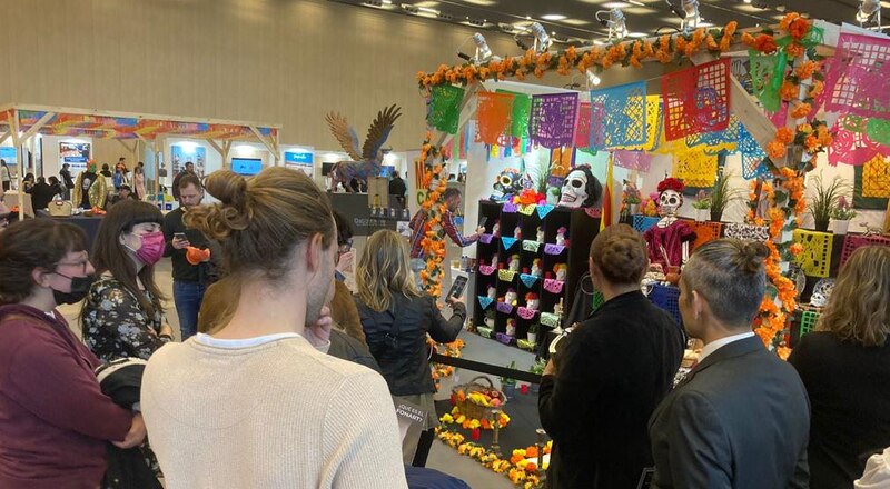 Ofrenda del Día de Muertos en la FIL