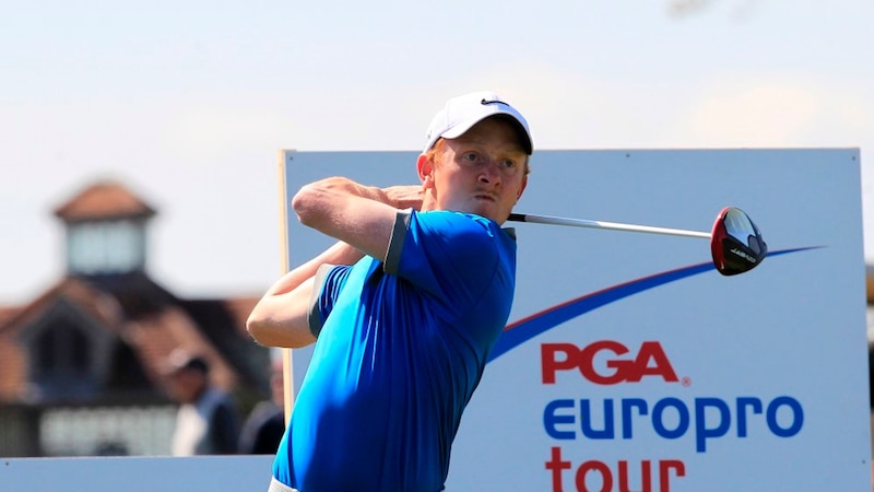 El golfista profesional Tyrrell Hatton en acción durante el Open de España 2022