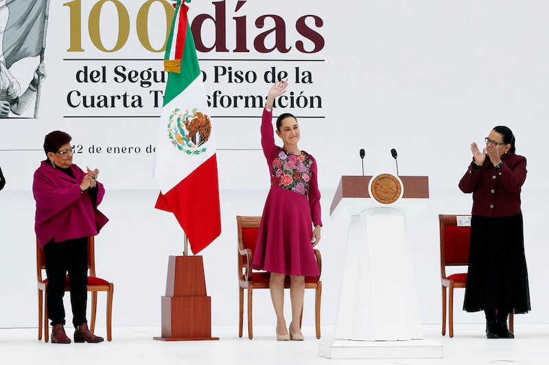 La Presidenta de México, rindió ante miles de simpatizantes el informe de sus primeros 100 días de gobierno