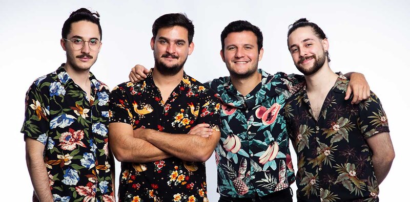 Los cuatro integrantes de la banda "Los Cafres" posan para una foto.