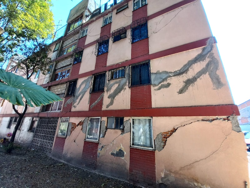 Edificio dañado por un terremoto