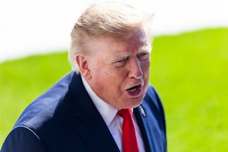 Trump defiende acuerdo para suministrar diésel ruso frente al descontento republicano