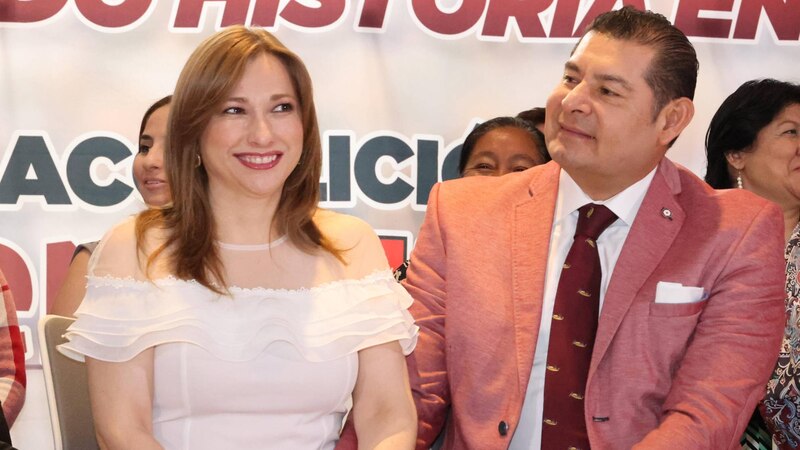 El presidente Andrés Manuel López Obrador y la jefa de Gobierno de la Ciudad de México, Claudia Sheinbaum, durante una conferencia de prensa.