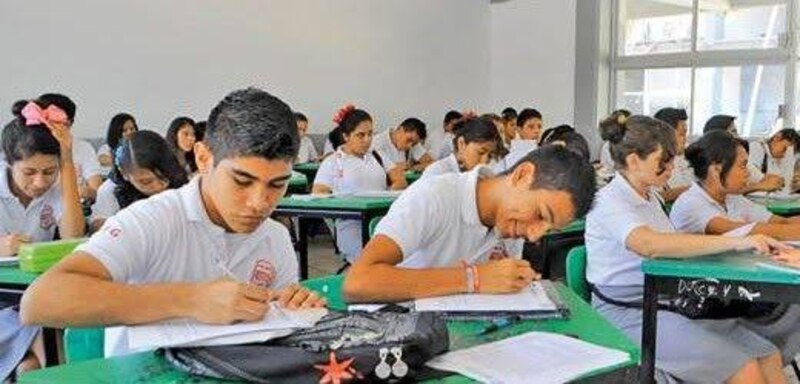 Estudiantes de secundaria en el aula