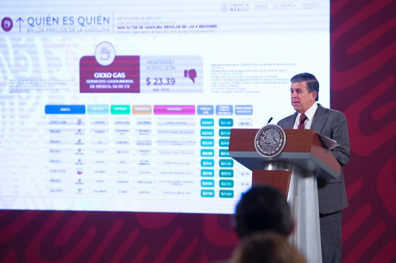 El Presidente de México, Enrique Peña Nieto, da un discurso sobre los precios de la gasolina en México.