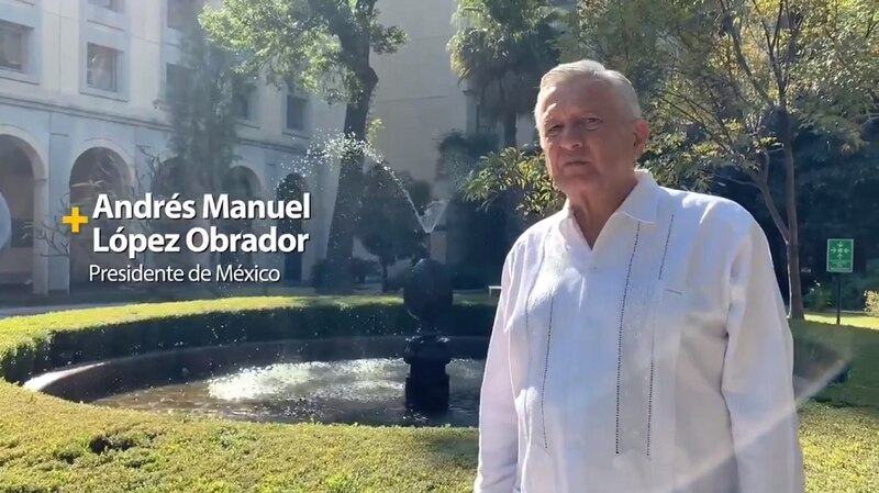 El presidente Andrés Manuel López Obrador da un discurso en el Palacio Nacional.