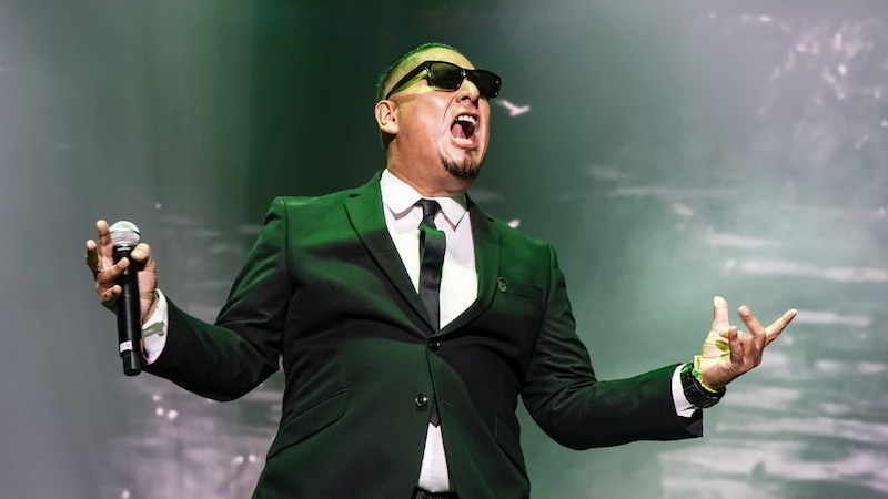 El cantante puertorriqueño Daddy Yankee se presenta en concierto.