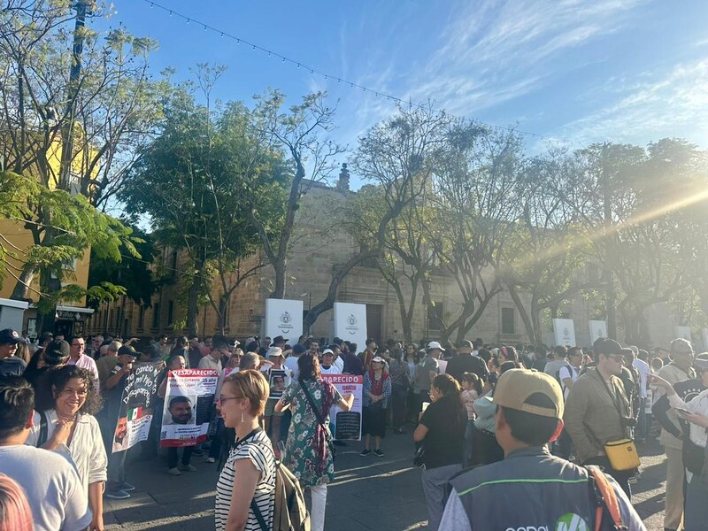 Multitudinaria manifestación en el Zócalo de la Ciudad de México