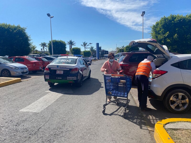 Title: Robo en estacionamiento de supermercado