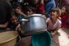 Israel alista dos puntos de ayuda en el sur de Gaza para evacuados del norte