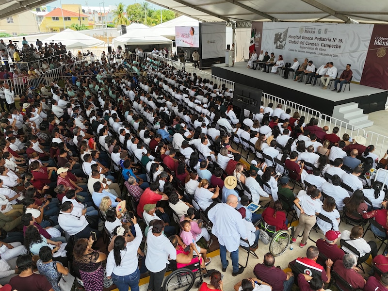Personal médico y de enfermería del programa "Salud Casa por Casa", en asamblea con la Presidenta Claudia Sheinbaum Pardo, en Ciudad del Carmen, Campeche