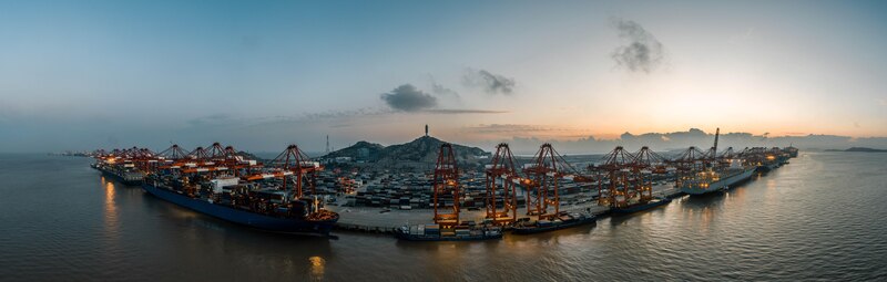 Puerto de Shanghai al atardecer
