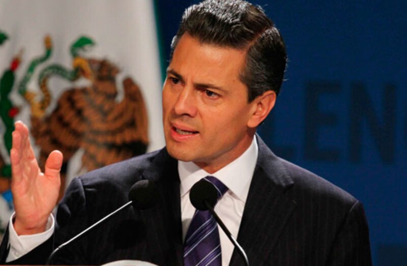 El presidente Enrique Peña Nieto da un discurso.