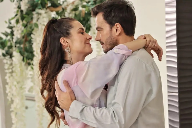 Pareja abrazada