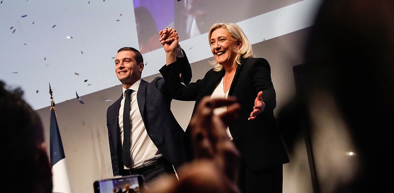 Marine Le Pen y Jordan Bardella celebran la victoria de la primera vuelta de las elecciones presidenciales francesas