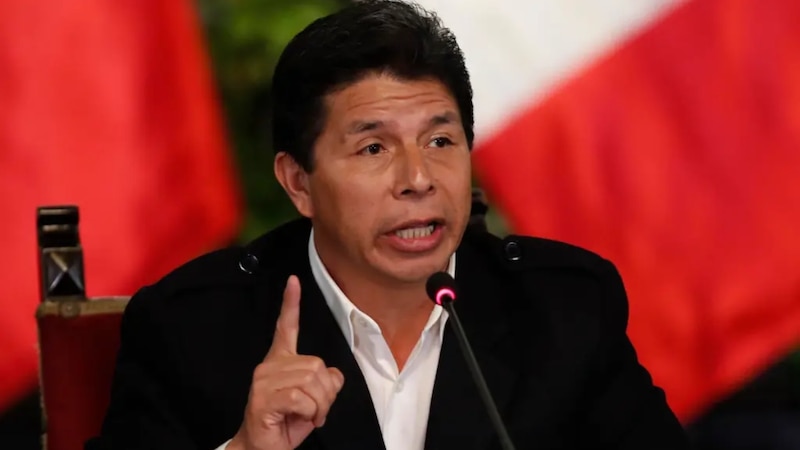 Pedro Castillo jura como presidente de Perú