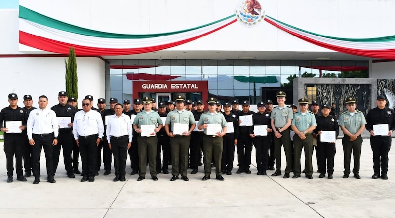 Entrega de reconocimientos a elementos de la Guardia Estatal