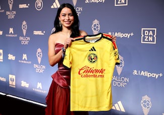Scarlett Camberos presume jersey del América en la gala del Balón de Oro 2026