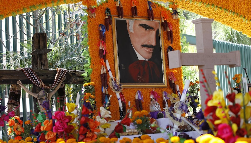 Ofrenda a Pedro Infante en el Día de Muertos