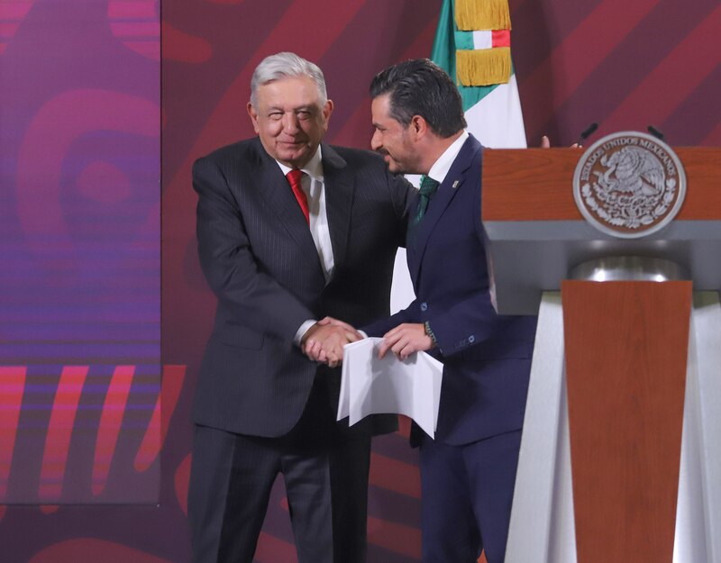 El presidente Andrés Manuel López Obrador y el gobernador de Sinaloa, Rubén Rocha Moya, durante una conferencia de prensa.