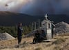 Choque entre dos helicópteros antiincendios deja dos muertos y dos heridos en Grecia
