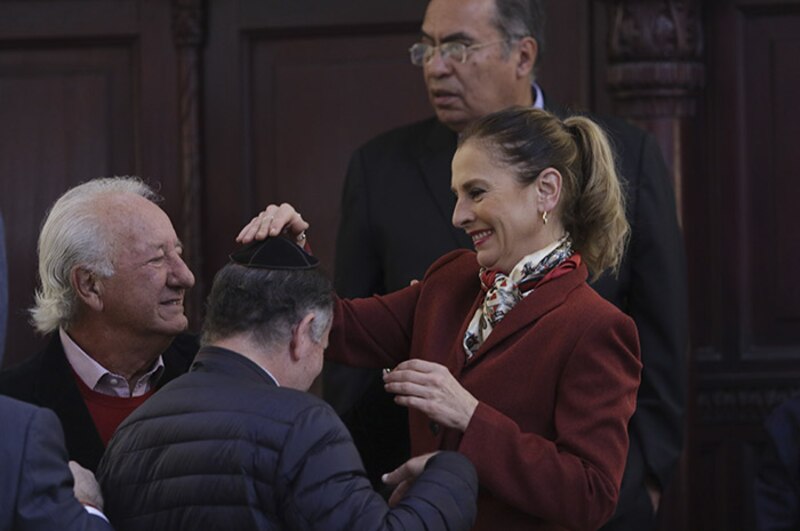 La Presidenta Bachelet visita la sinagoga de Santiago