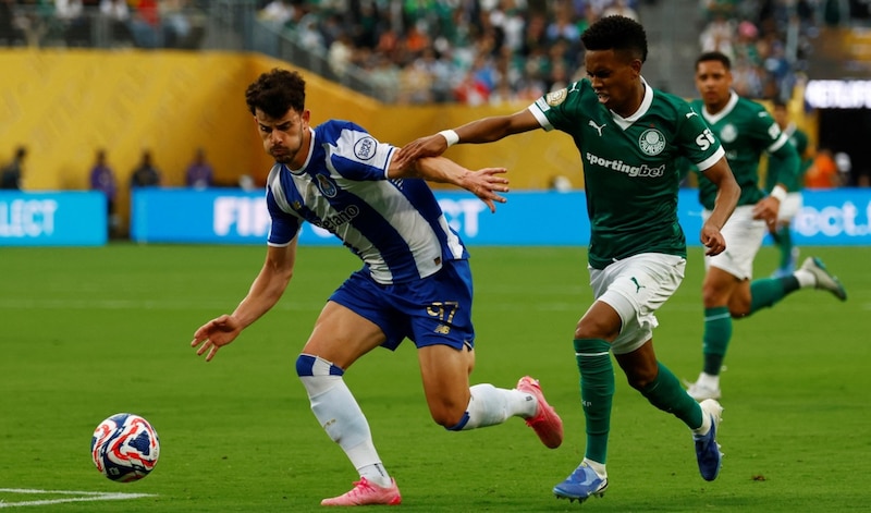 Jugadores de Palmeiras y Porto