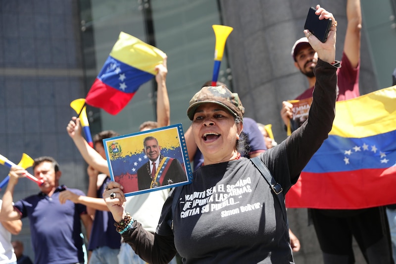 Multitudinaria manifestación en Caracas en apoyo al presidente Nicolás Maduro