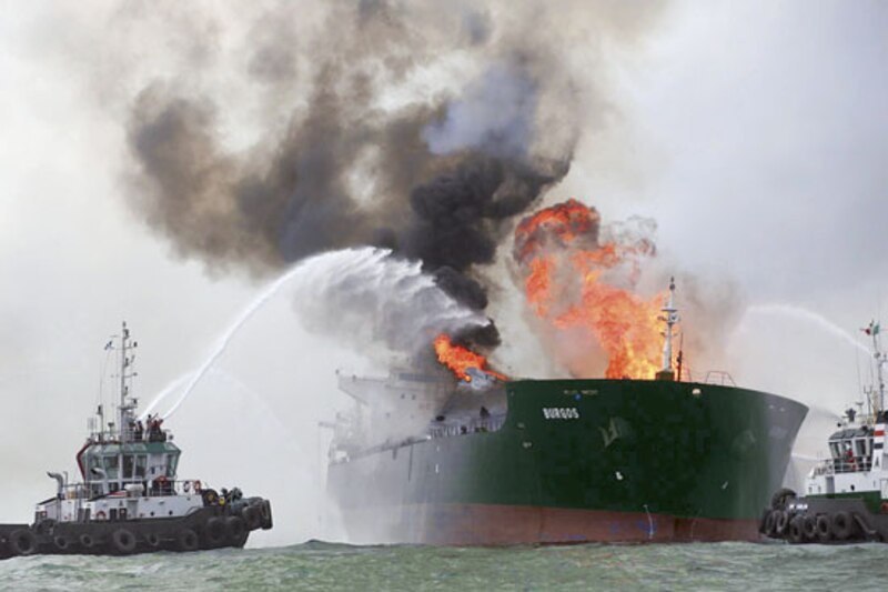 Incendio en un barco