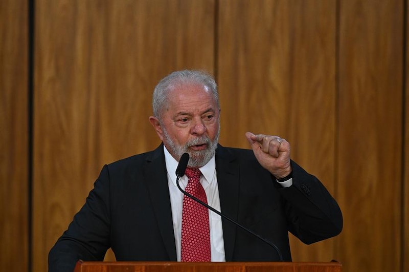 El presidente de Brasil, Lula da Silva, da un discurso.