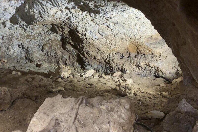 Interior de una cueva