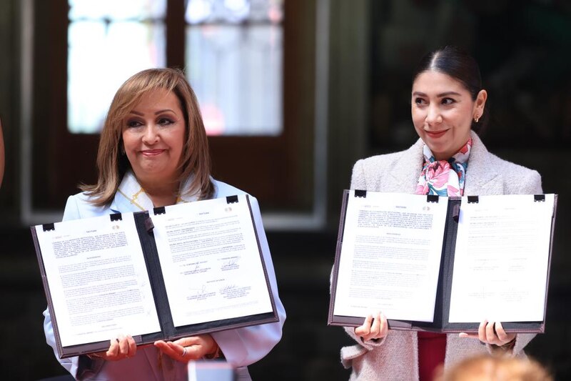 La Jefa de Gobierno, Claudia Sheinbaum, y la Secretaria de Educación, Rosaura Ruiz, firman convenio para fortalecer la educación en la Ciudad de México.