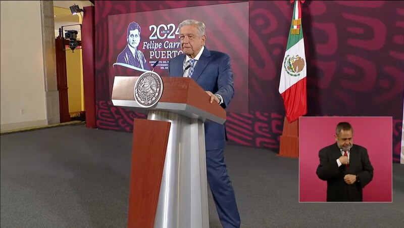 El presidente Felipe Calderón da un discurso.