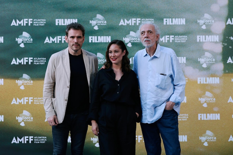 Actores en la alfombra roja del Atlàntida Film Fest