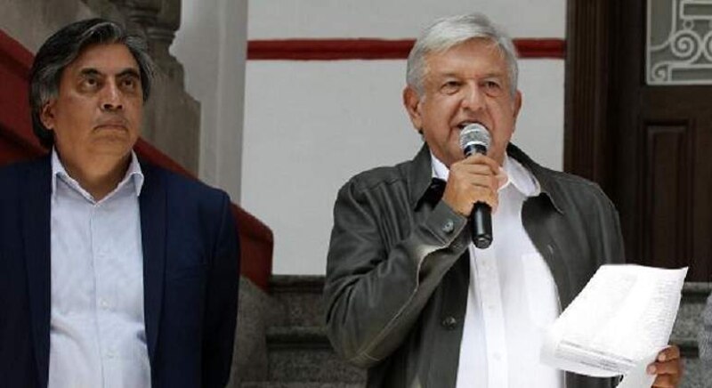 El presidente Andrés Manuel López Obrador habla ante los medios de comunicación.