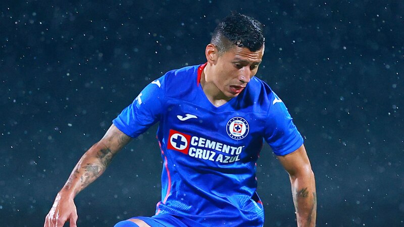 El jugador de fútbol ecuatoriano Bryan Angulo, del Cruz Azul, durante un partido de la Liga MX.