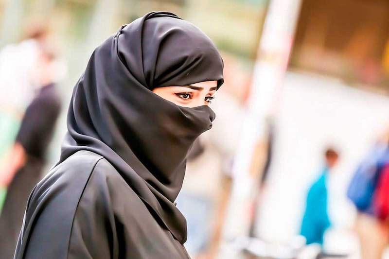 Mujer musulmana con niqab