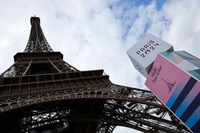 París 2024: La Torre Eiffel se prepara para los Juegos Olímpicos